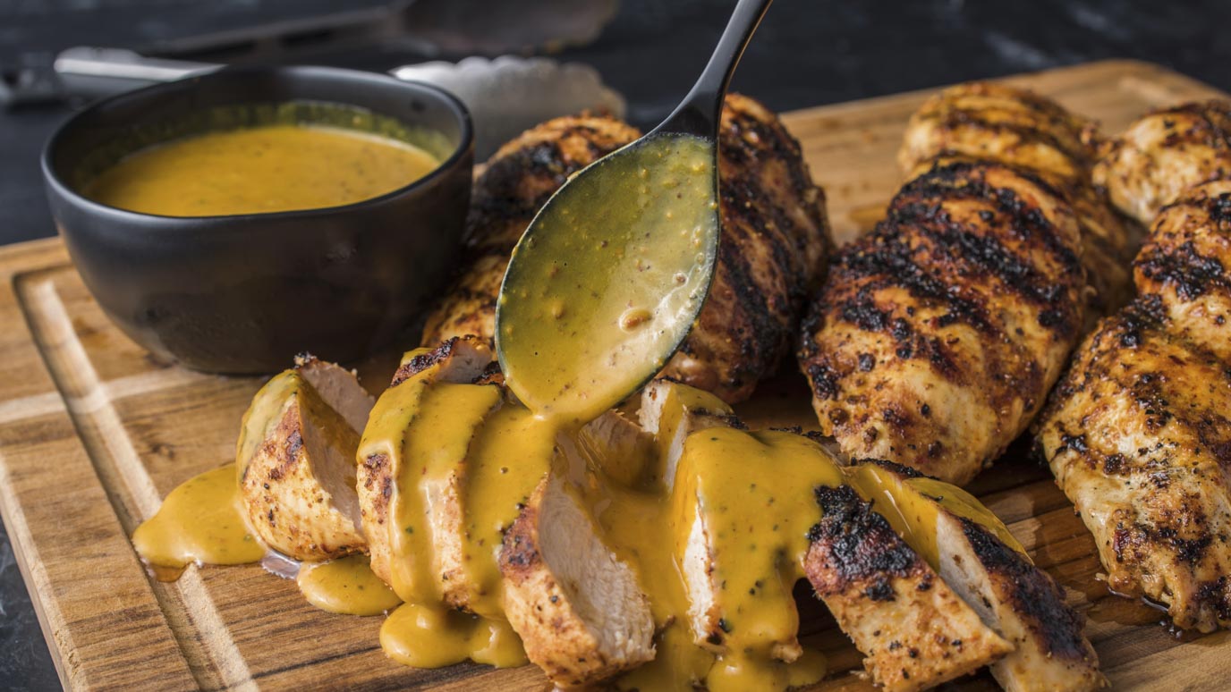 bbq_chicken_with_golden_tangy_shipping_saucegrillmates_bottles23461_2000x1125.jpg