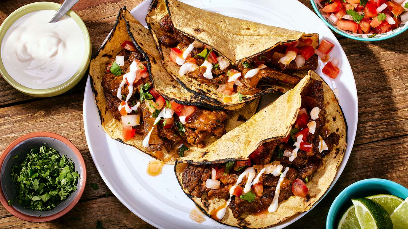 chili_garlic_recipe_mix_hero_recipe_chili_garlic_steak_tacos_0112_1376x774.jpg