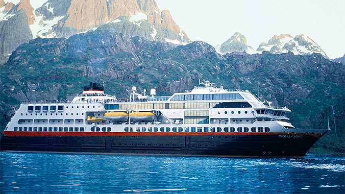 23067-Hurtigruten-Trollfjord-c.jpg