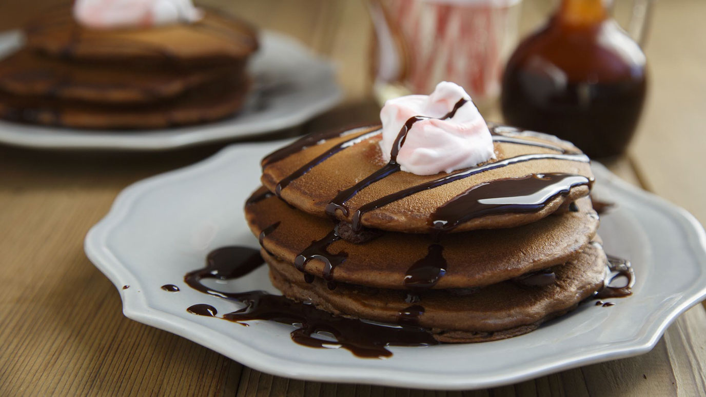 dark_chocolate_peppermint_pancakes_2000x1125.jpg