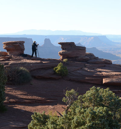 Woman photographing the grand canyon