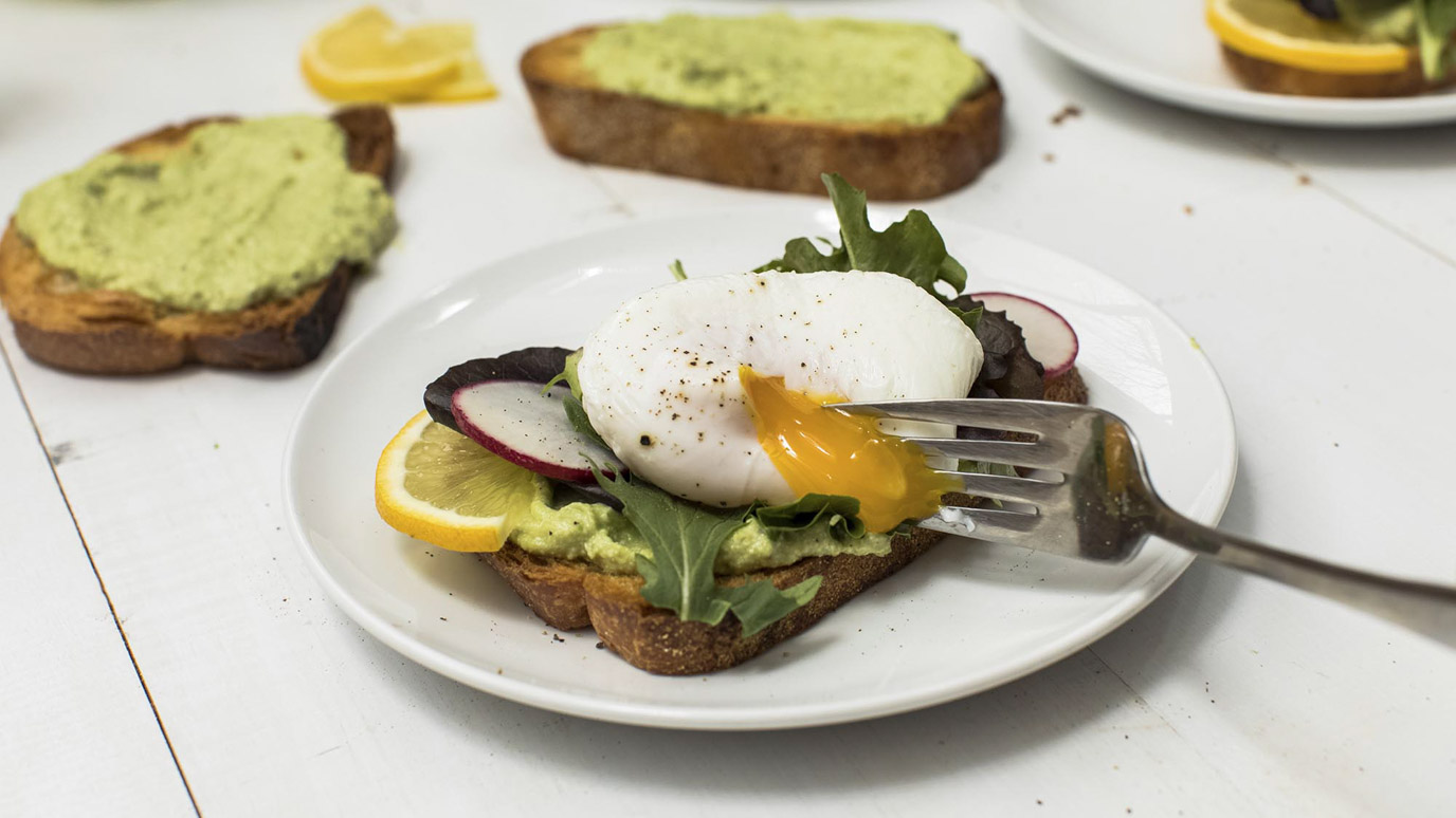 Avocado_Ricotta_Toast_With_Poached_Eggs_2000x1125.jpg